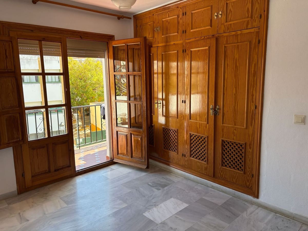 5 makuuhuone Huvila myytävänä paikassa Estepona - 875 000 € (Ref: 9753694)