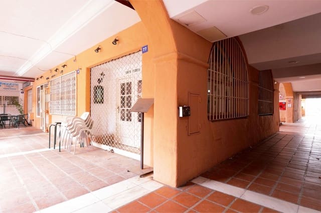 Commercieel te koop in Calahonda, Mijas met garage - € 199.995 (Ref: 9753695)