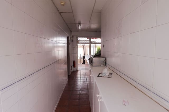 Commercieel te koop in Calahonda, Mijas met garage - € 199.995 (Ref: 9753695)