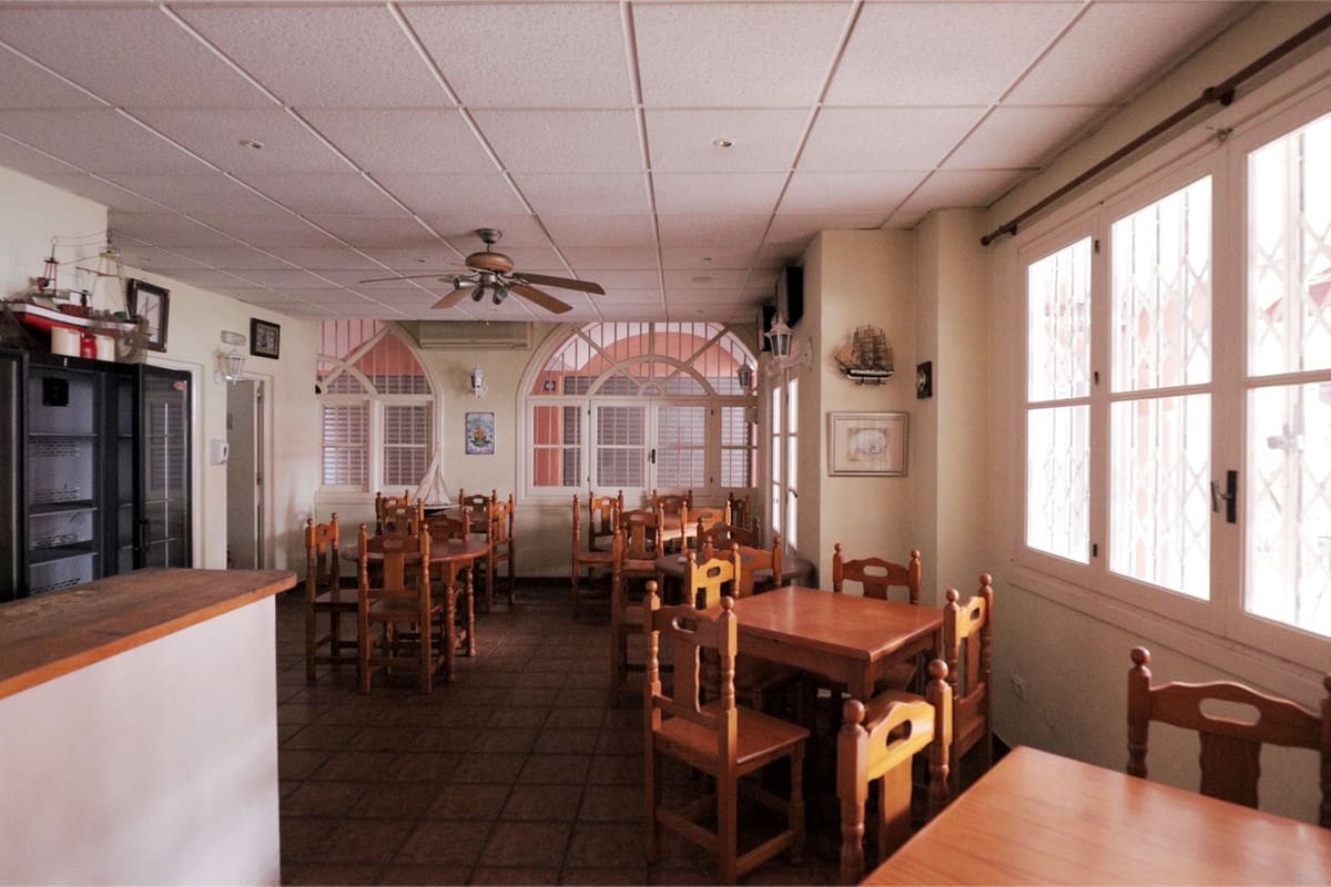 Kaupallinen myytävänä paikassa Mijas mukana 
autotalli - 199 995 € (Ref: 9753695)