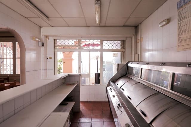 Commercieel te koop in Calahonda, Mijas met garage - € 199.995 (Ref: 9753695)