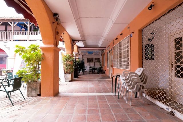 Commercieel te koop in Calahonda, Mijas met garage - € 199.995 (Ref: 9753695)