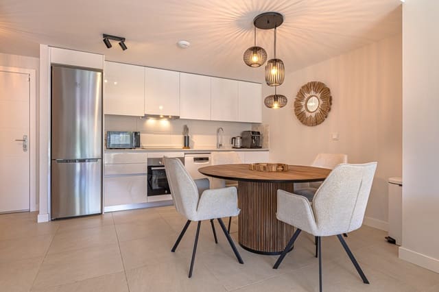 2 Zimmer Wohnung zu verkaufen in La Concha - Resina Golf, Estepona mit Pool Garage - 495.000 € (Ref: 9756775)