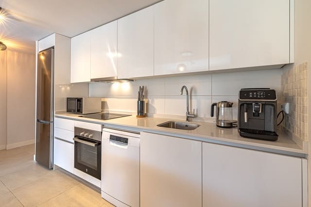 2 Zimmer Wohnung zu verkaufen in La Concha - Resina Golf, Estepona mit Pool Garage - 495.000 € (Ref: 9756775)