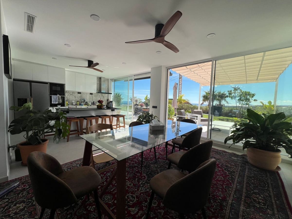 4 soveværelse Lejlighed til salg i Estepona med garage - € 1.049.000 (Ref: 9756776)