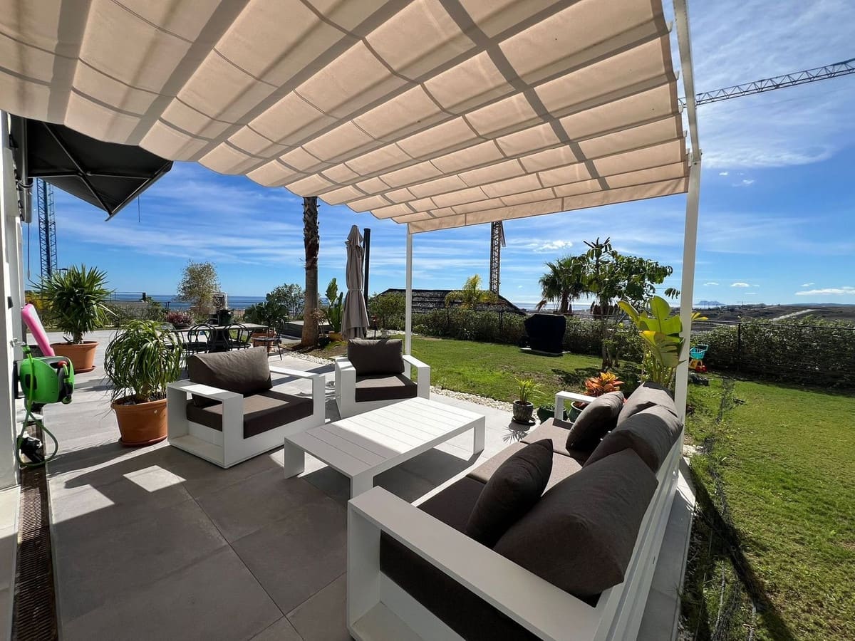 4 soveværelse Lejlighed til salg i Estepona med garage - € 1.049.000 (Ref: 9756776)