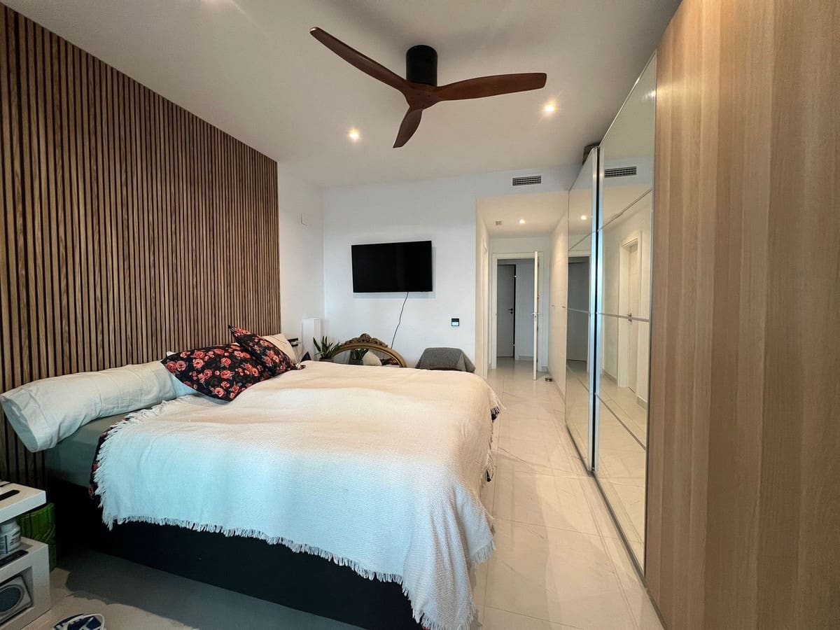 4 soveværelse Lejlighed til salg i Estepona med garage - € 1.049.000 (Ref: 9756776)