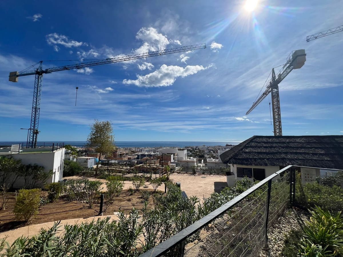 4 soveværelse Lejlighed til salg i Estepona med garage - € 1.049.000 (Ref: 9756776)