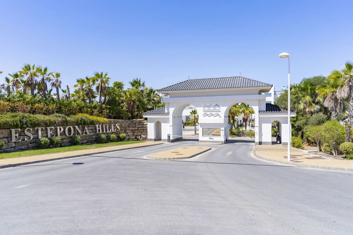 4 soveværelse Lejlighed til salg i Estepona med garage - € 1.049.000 (Ref: 9756776)