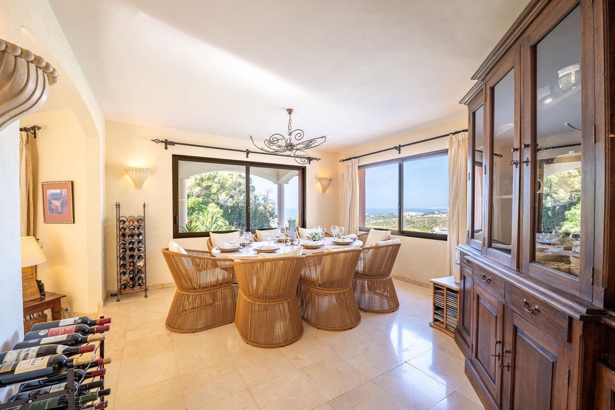 5 bedroom Villa for sale in Marbella with pool - € 2,950,000 (Ref: 9759125)
