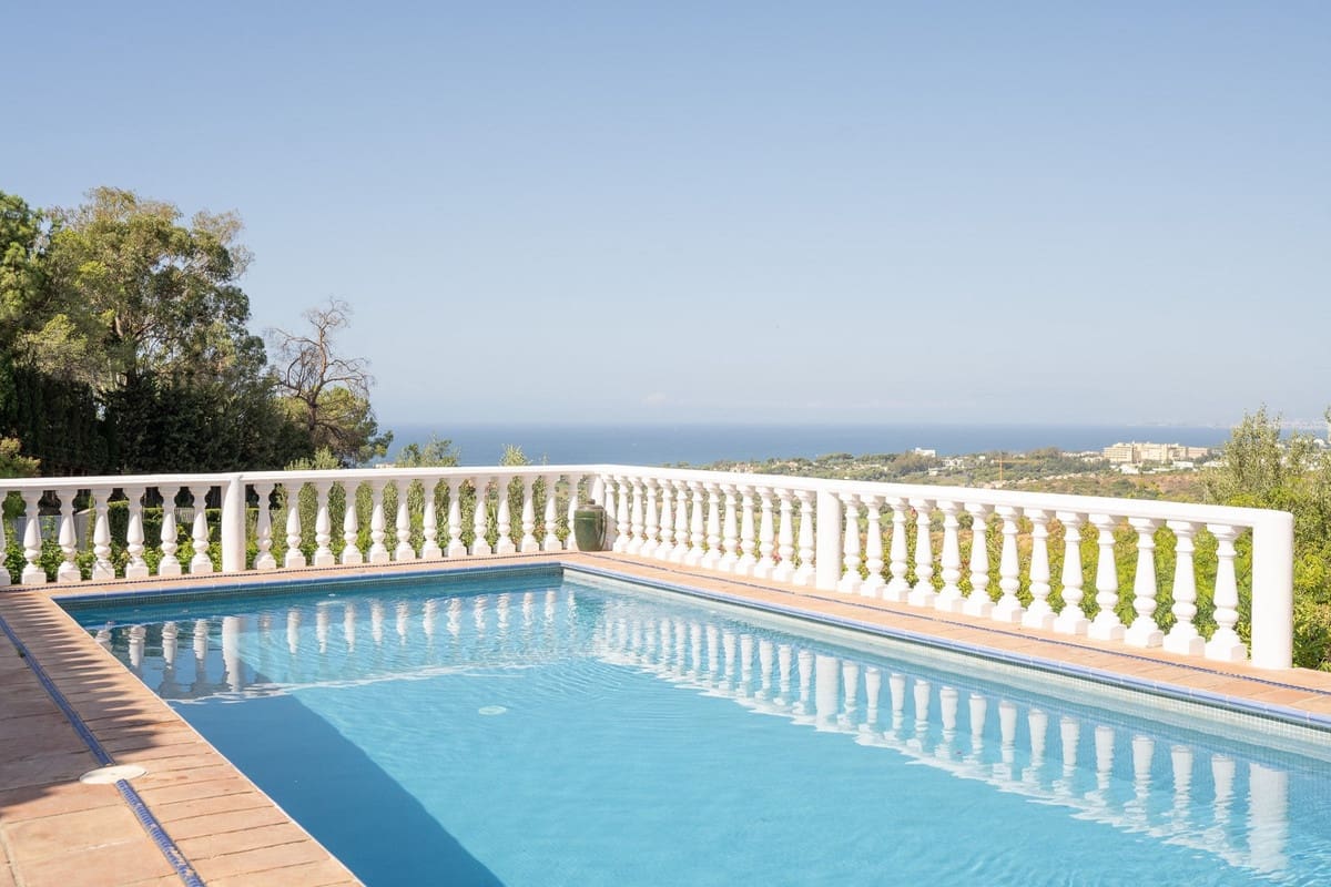 5 bedroom Villa for sale in Marbella with pool - € 2,950,000 (Ref: 9759125)