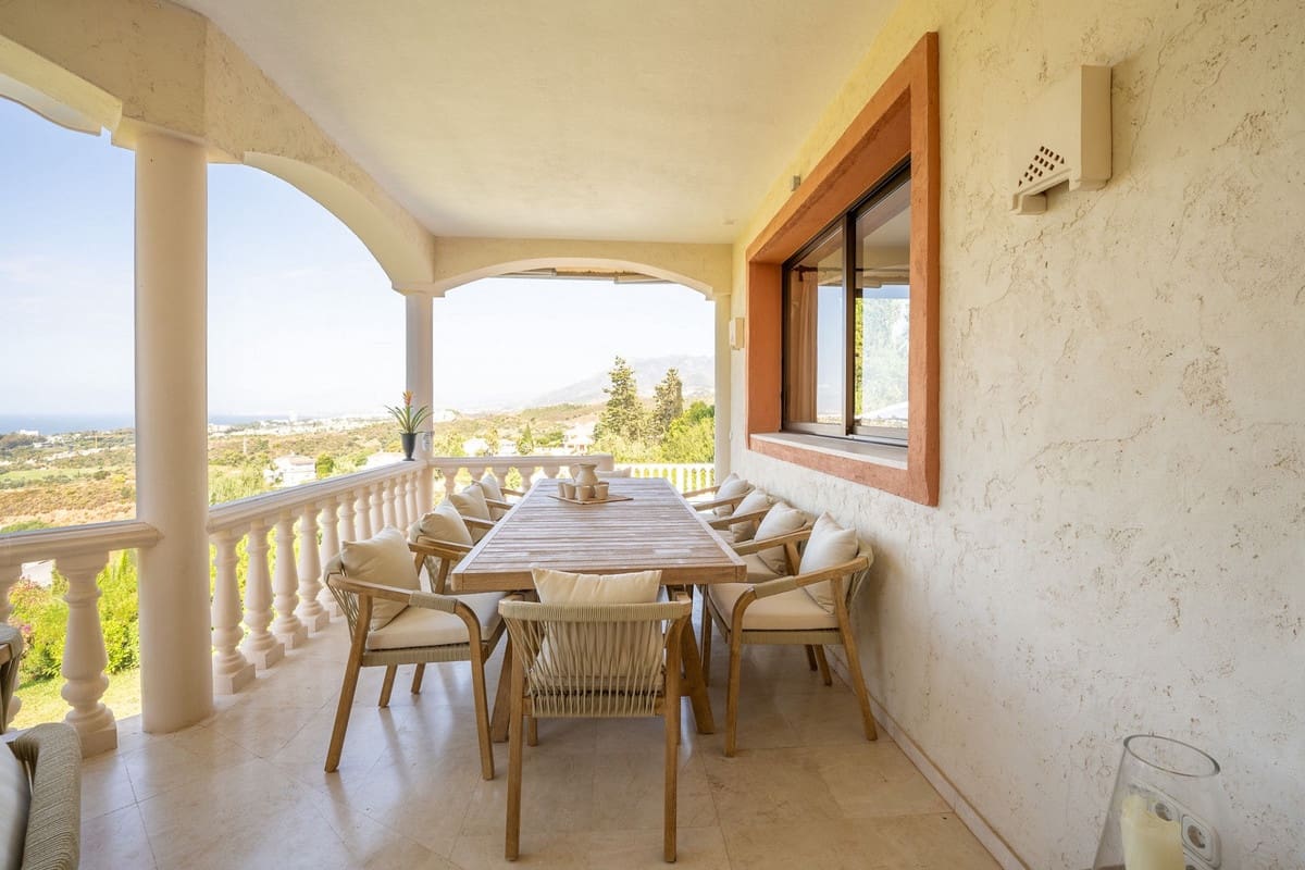 5 bedroom Villa for sale in Marbella with pool - € 2,950,000 (Ref: 9759125)