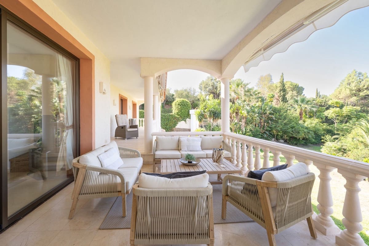 5 bedroom Villa for sale in Marbella with pool - € 2,950,000 (Ref: 9759125)
