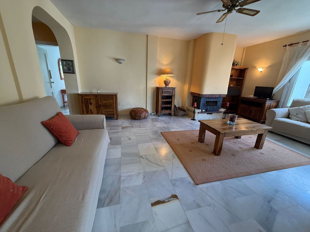 2 slaapkamer Flat te koop in Marbella met zwembad garage - € 329.000 (Ref: 9759464)