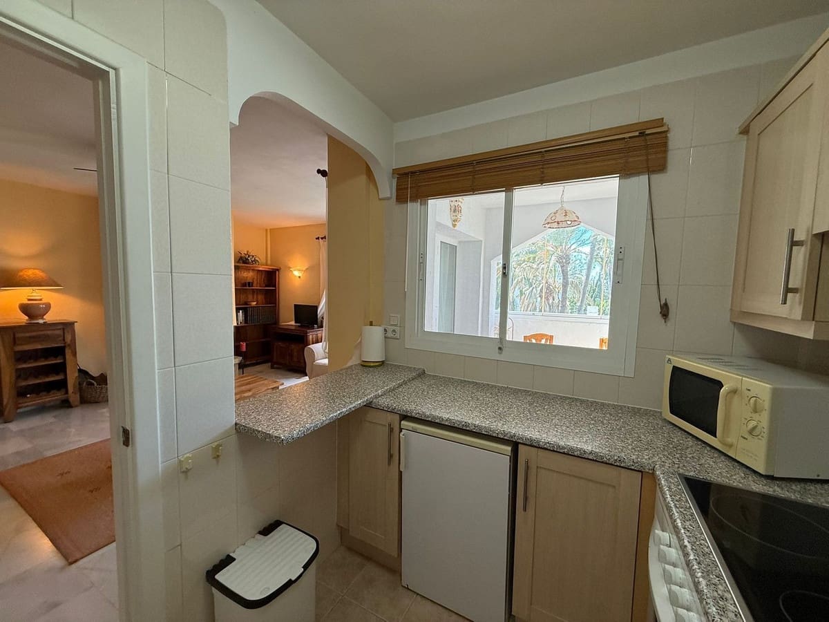 2 slaapkamer Flat te koop in Marbella met zwembad garage - € 329.000 (Ref: 9759464)