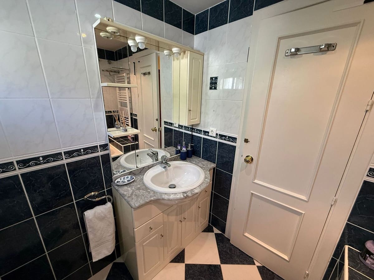 2 slaapkamer Flat te koop in Marbella met zwembad garage - € 329.000 (Ref: 9759464)