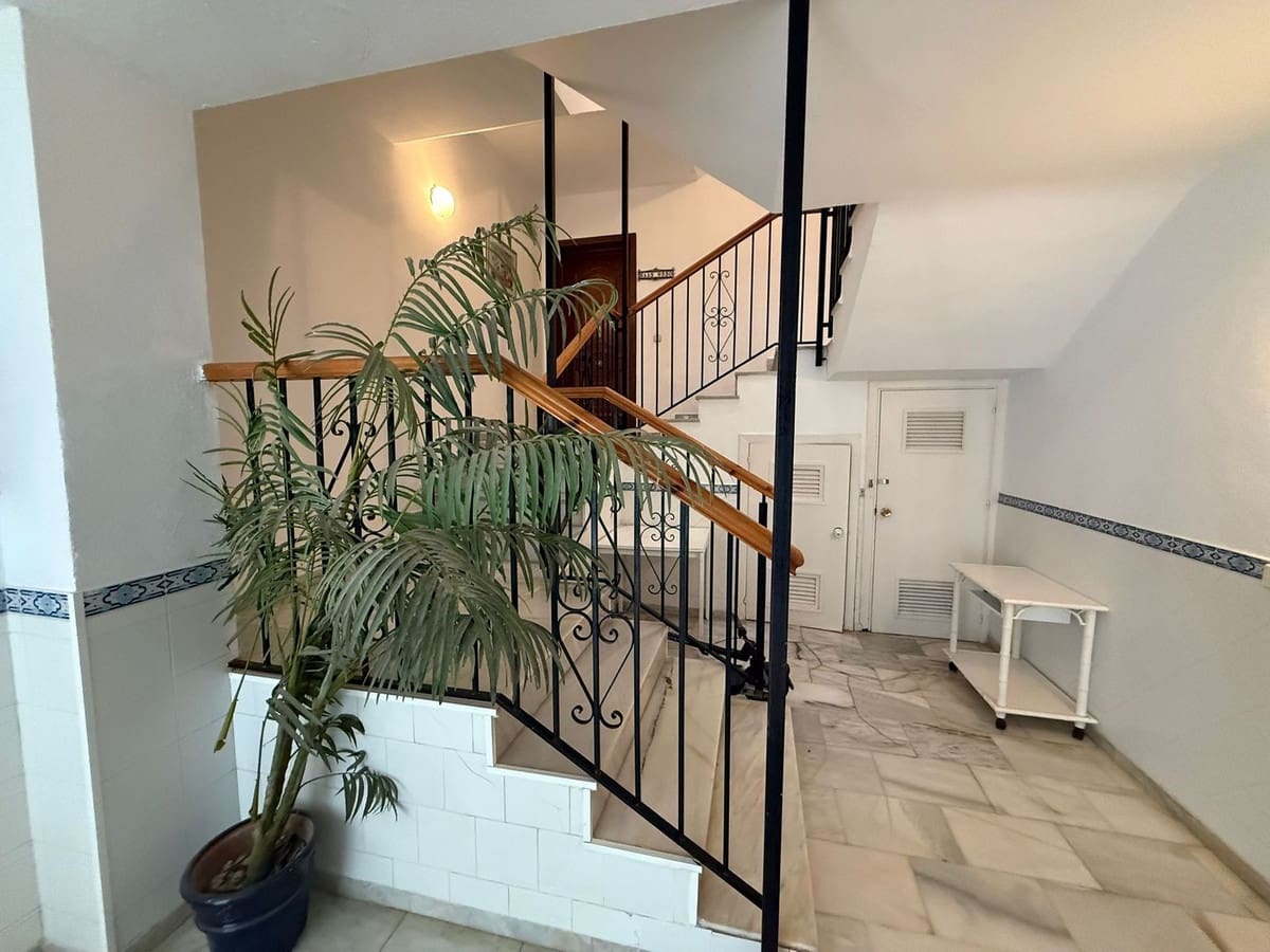 2 slaapkamer Flat te koop in Marbella met zwembad garage - € 329.000 (Ref: 9759464)