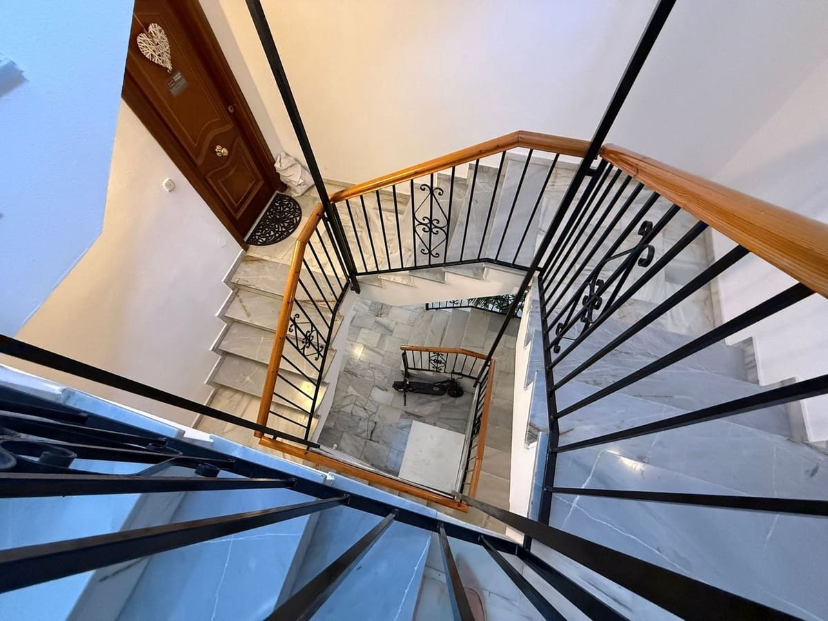 2 slaapkamer Flat te koop in Marbella met zwembad garage - € 329.000 (Ref: 9759464)