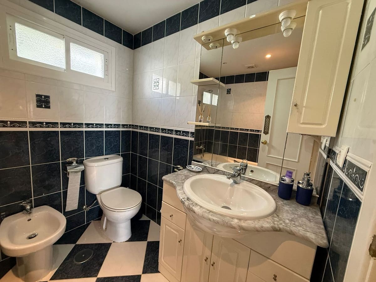 2 slaapkamer Flat te koop in Marbella met zwembad garage - € 329.000 (Ref: 9759464)