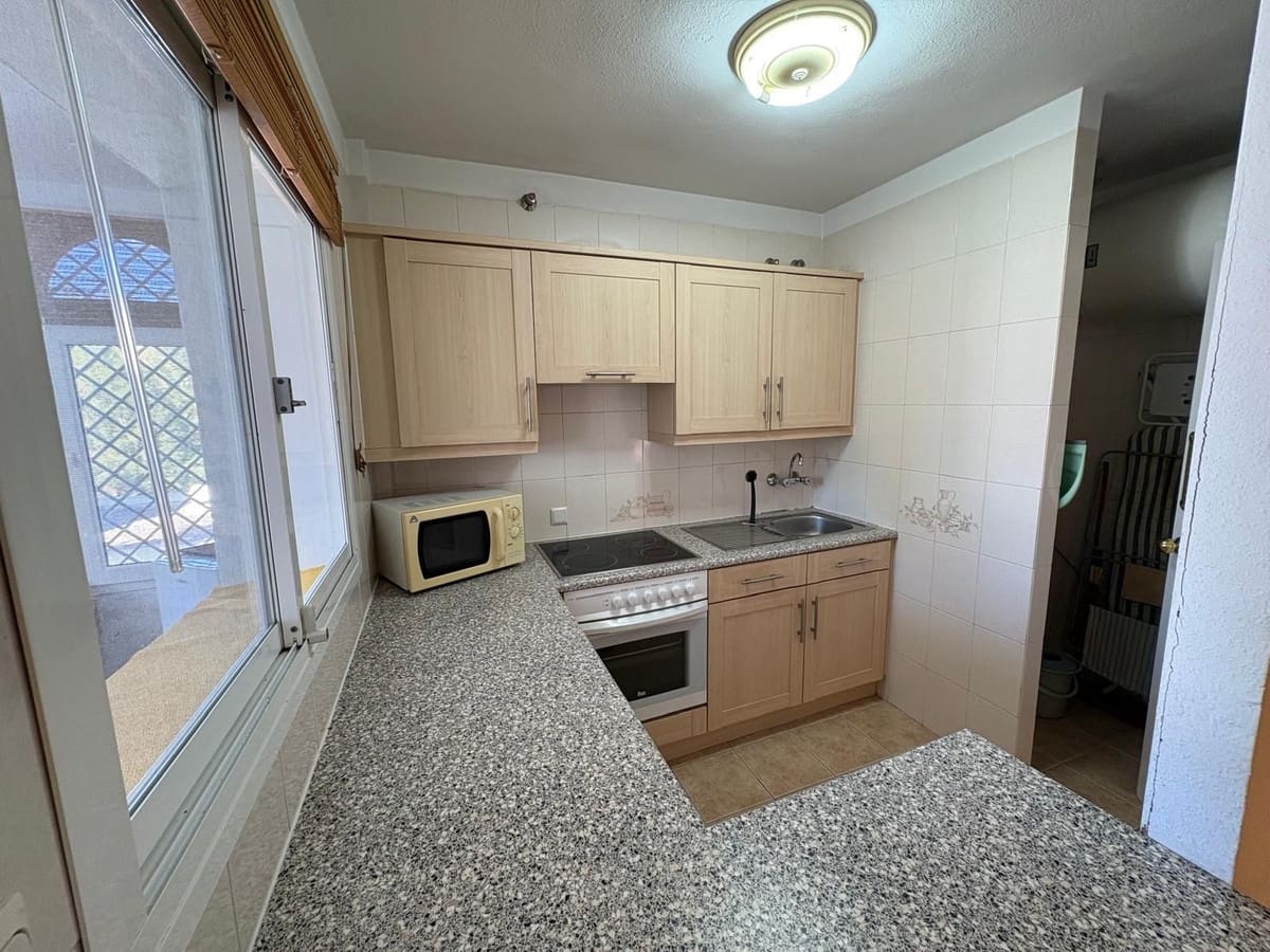 2 slaapkamer Flat te koop in Marbella met zwembad garage - € 329.000 (Ref: 9759464)