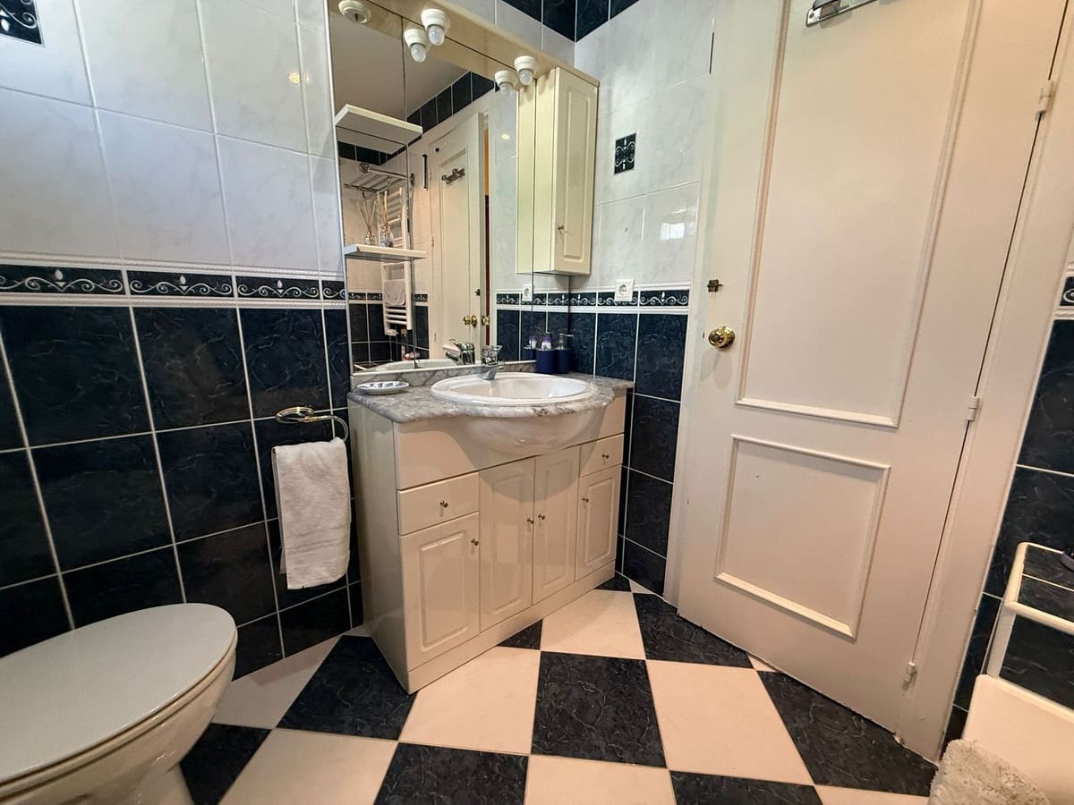 2 slaapkamer Flat te koop in Marbella met zwembad garage - € 329.000 (Ref: 9759464)