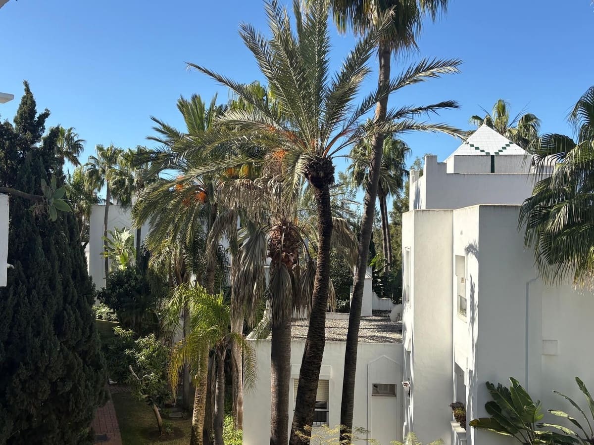 2 slaapkamer Flat te koop in Marbella met zwembad garage - € 329.000 (Ref: 9759464)