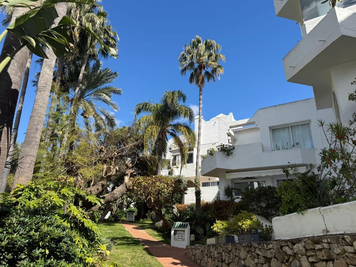 2 slaapkamer Flat te koop in Marbella met zwembad garage - € 329.000 (Ref: 9759464)