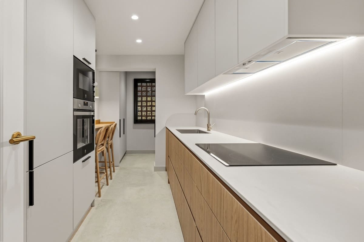 Piso de 3 habitaciones en Benahavís en venta con piscina garaje - 650.000 € (Ref: 9759465)