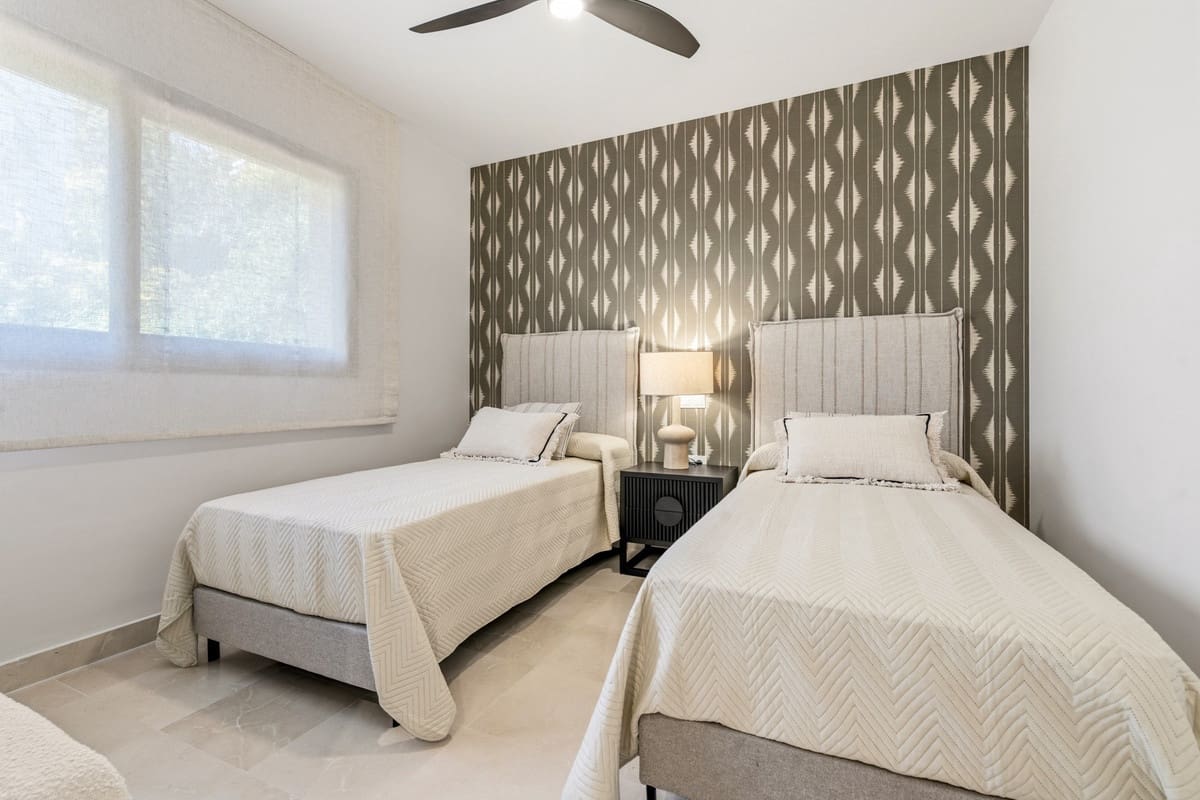 Piso de 3 habitaciones en Benahavís en venta con piscina garaje - 650.000 € (Ref: 9759465)