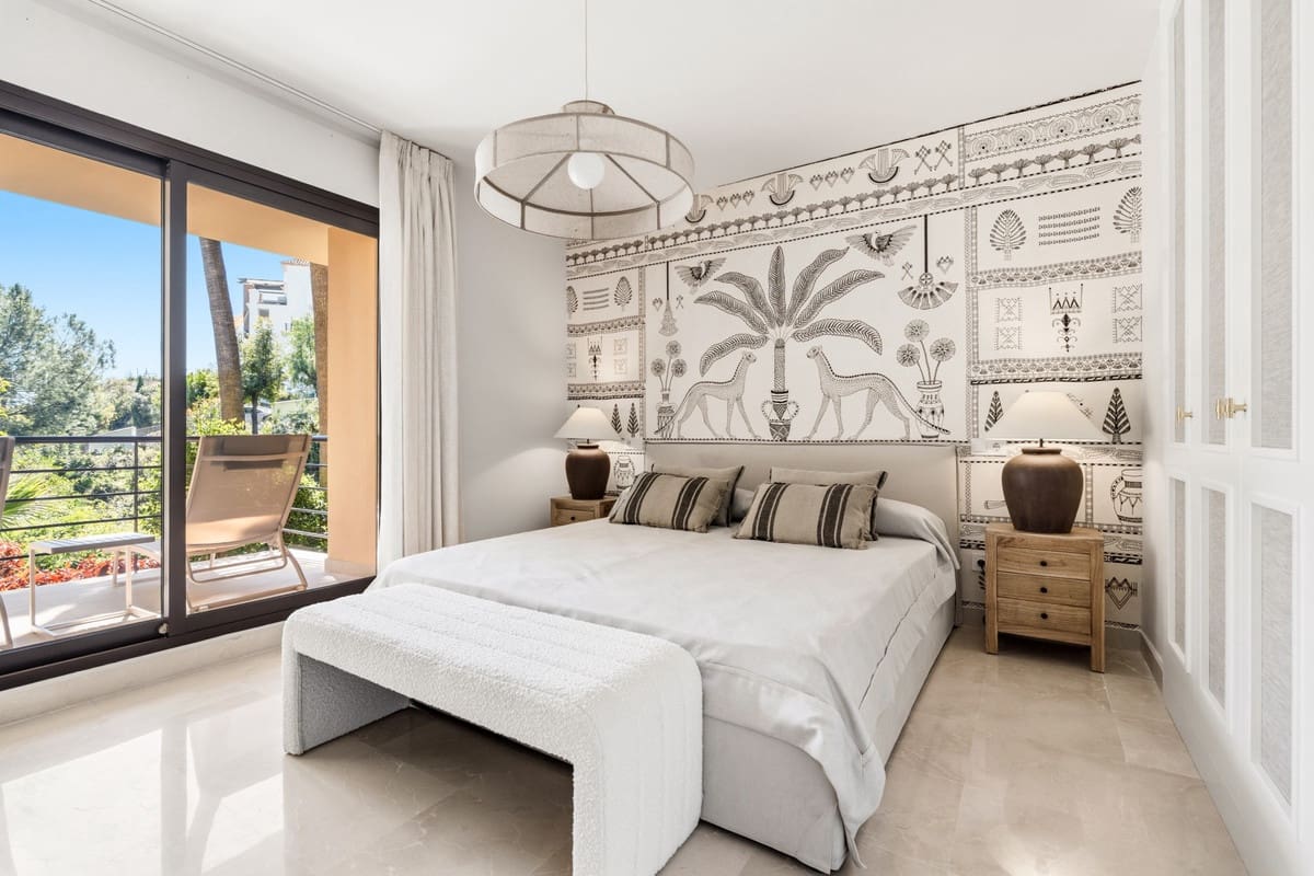 Piso de 3 habitaciones en Benahavís en venta con piscina garaje - 650.000 € (Ref: 9759465)