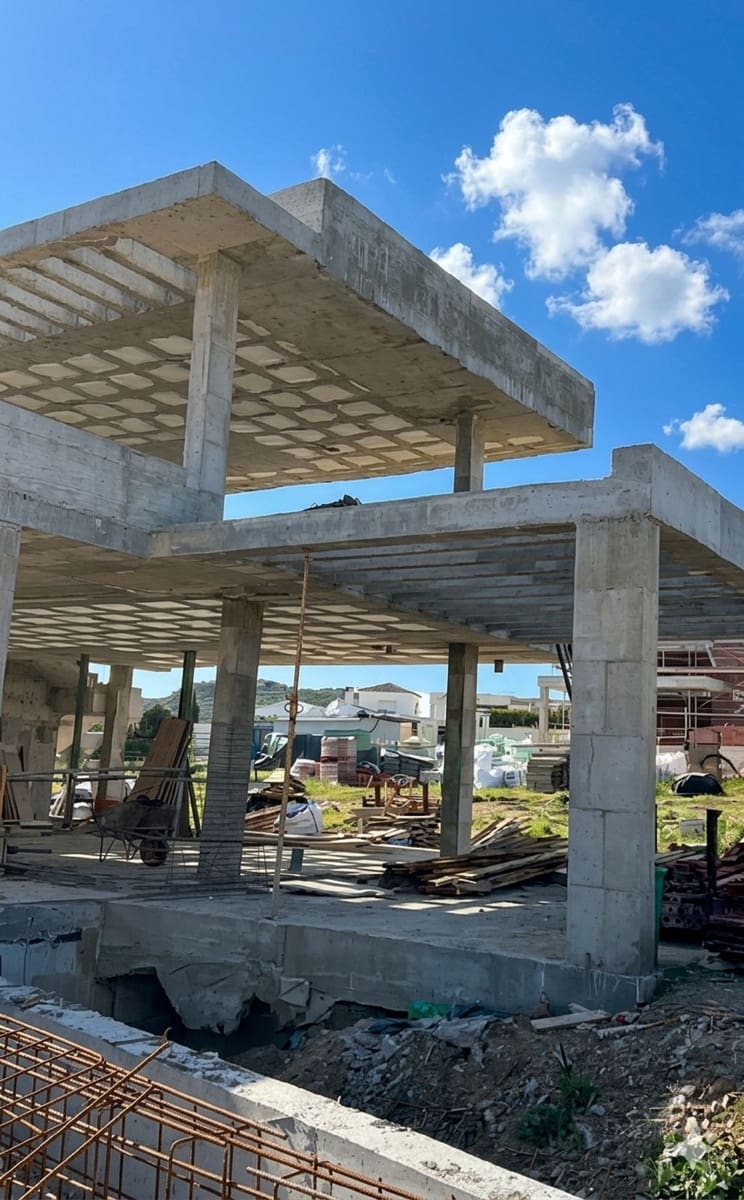 4 soveværelse Villa til salg i Estepona med swimmingpool garage - € 1.395.000 (Ref: 9759467)