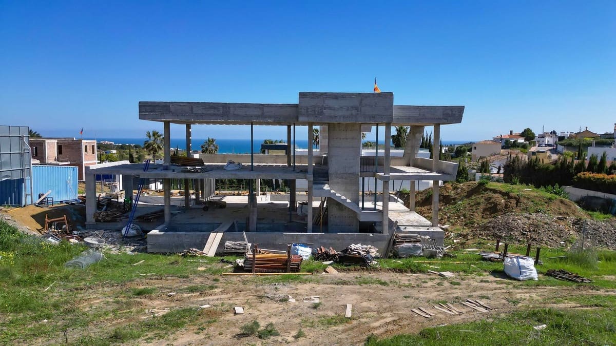 4 soveværelse Villa til salg i Estepona med swimmingpool garage - € 1.395.000 (Ref: 9759467)