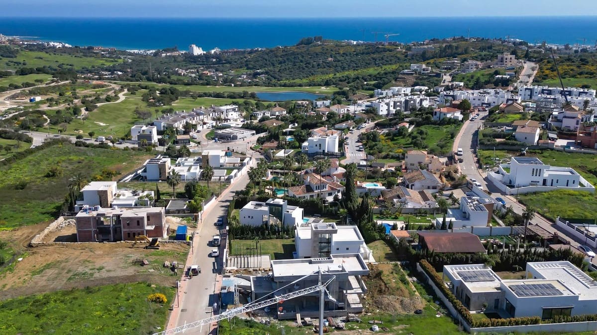 4 soveværelse Villa til salg i Estepona med swimmingpool garage - € 1.395.000 (Ref: 9759467)