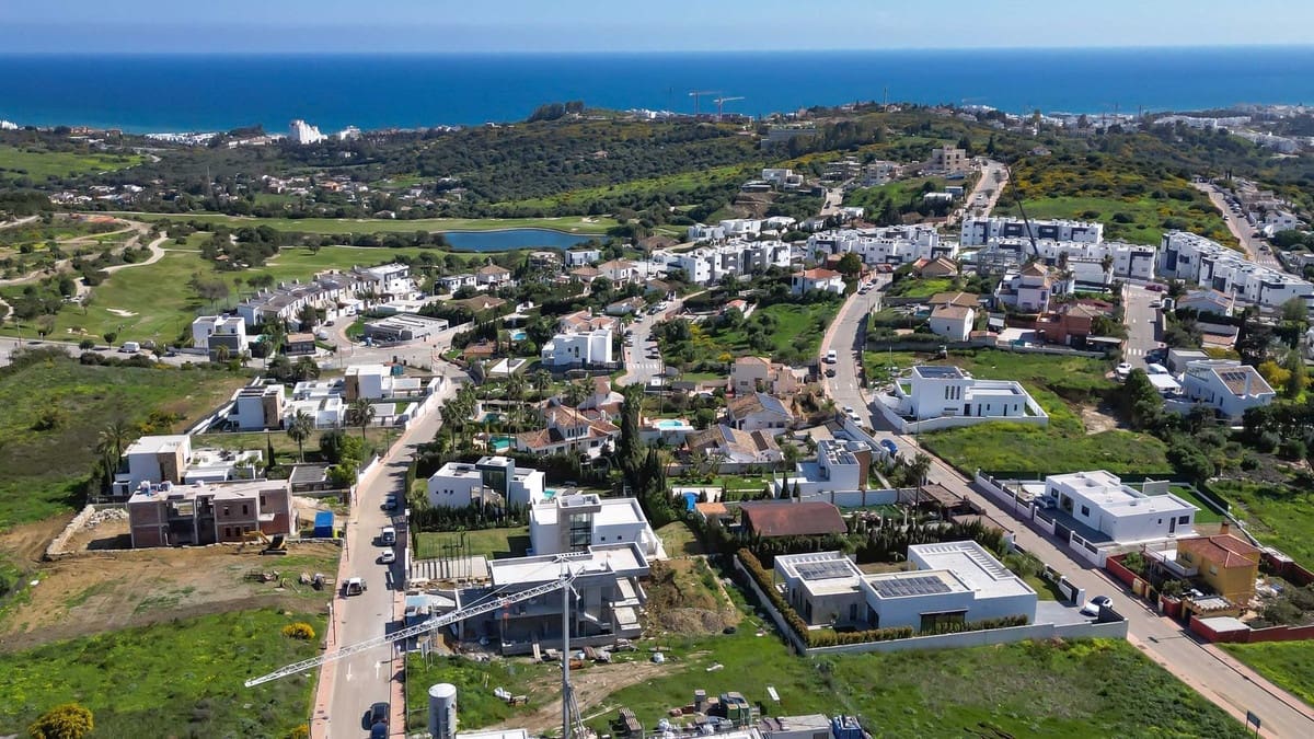 4 soveværelse Villa til salg i Estepona med swimmingpool garage - € 1.395.000 (Ref: 9759467)