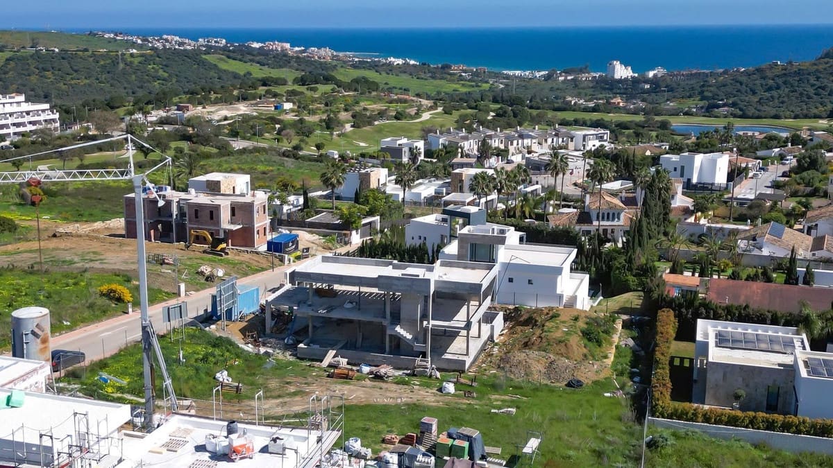 4 soveværelse Villa til salg i Estepona med swimmingpool garage - € 1.395.000 (Ref: 9759467)