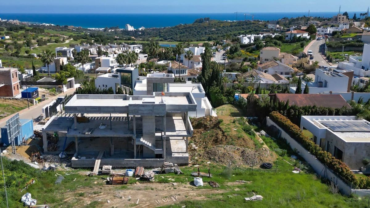 4 soveværelse Villa til salg i Estepona med swimmingpool garage - € 1.395.000 (Ref: 9759467)