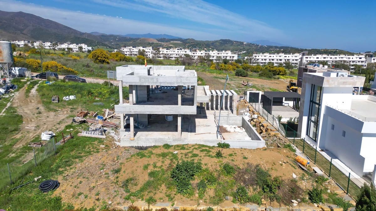 4 soveværelse Villa til salg i Estepona med swimmingpool garage - € 1.395.000 (Ref: 9759467)