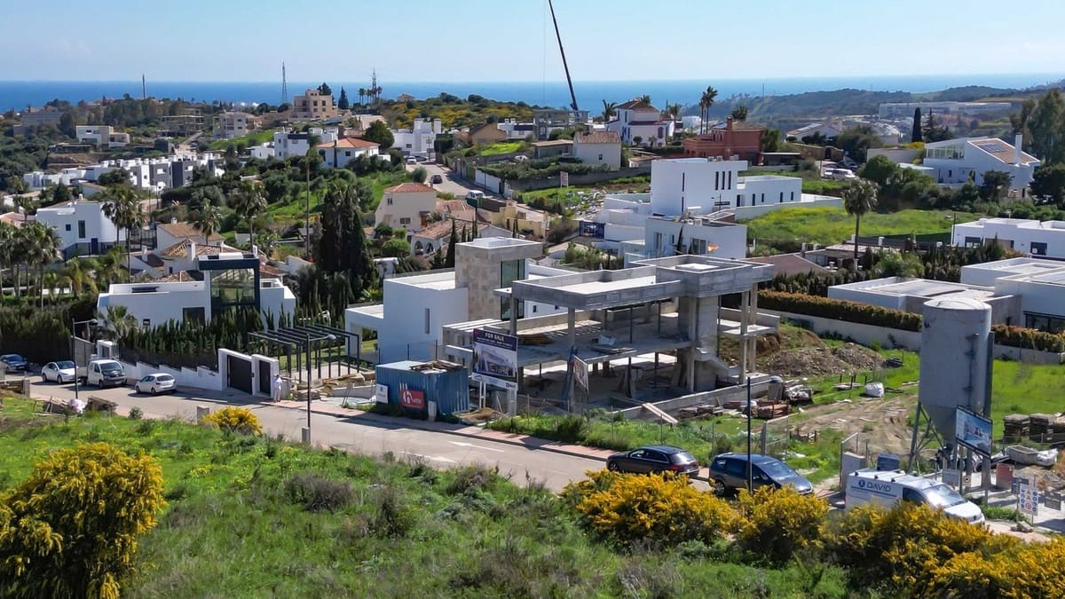 4 soveværelse Villa til salg i Estepona med swimmingpool garage - € 1.395.000 (Ref: 9759467)