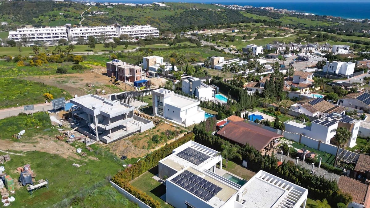 4 soveværelse Villa til salg i Estepona med swimmingpool garage - € 1.395.000 (Ref: 9759467)