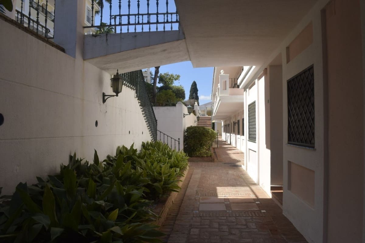 2 chambre Appartement à vendre à Marbella avec piscine garage - 440 000 € (Ref: 9759468)