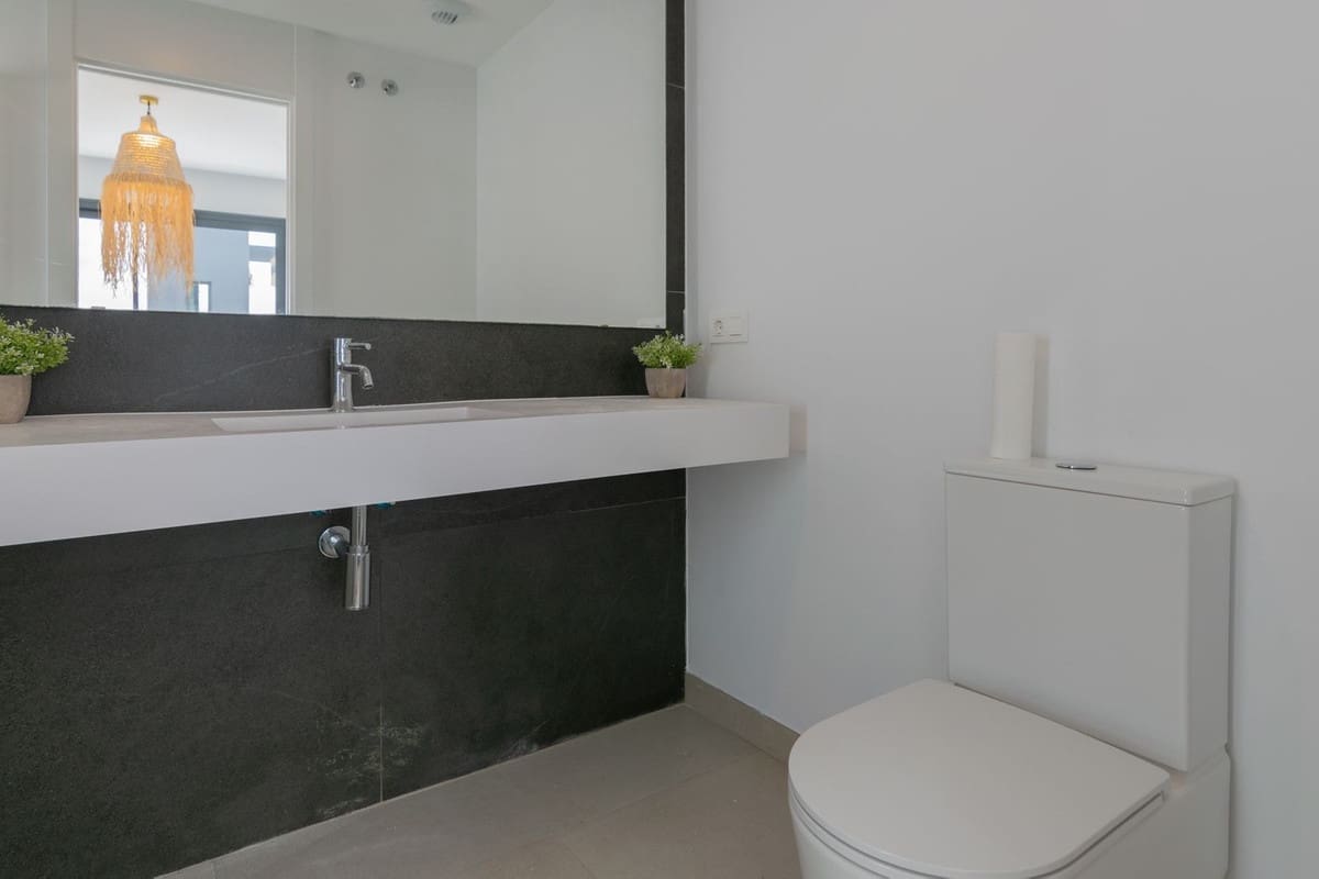 4 chambre Villa/Maison à vendre à New Golden Mile avec piscine garage - 950 000 € (Ref: 9759469)