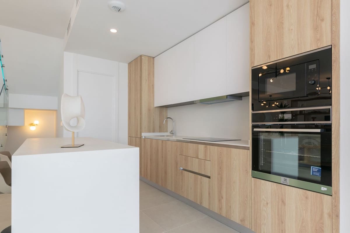 4 chambre Villa/Maison à vendre à New Golden Mile avec piscine garage - 950 000 € (Ref: 9759469)