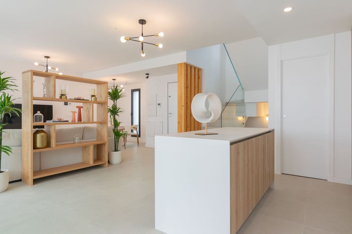 4 chambre Villa/Maison à vendre à New Golden Mile avec piscine garage - 950 000 € (Ref: 9759469)