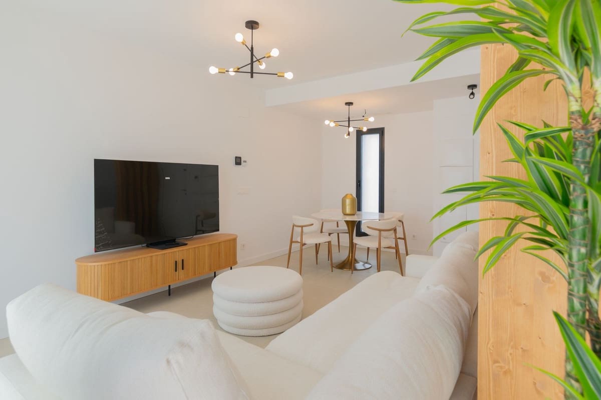 4 chambre Villa/Maison à vendre à New Golden Mile avec piscine garage - 950 000 € (Ref: 9759469)