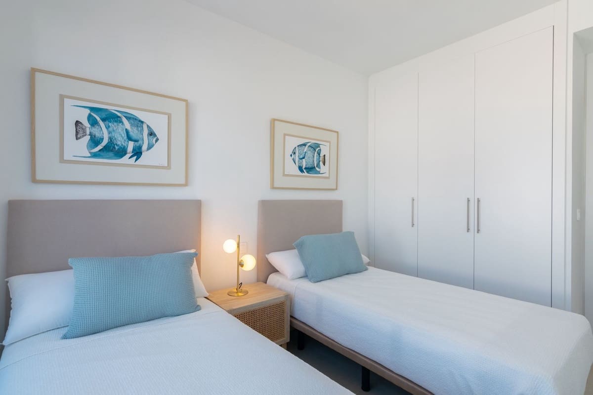 4 chambre Villa/Maison à vendre à New Golden Mile avec piscine garage - 950 000 € (Ref: 9759469)