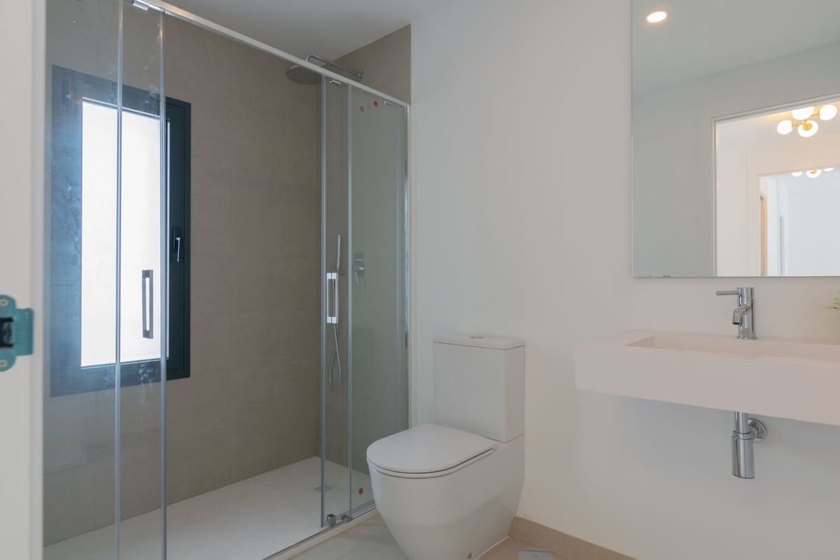 4 chambre Villa/Maison à vendre à New Golden Mile avec piscine garage - 950 000 € (Ref: 9759469)