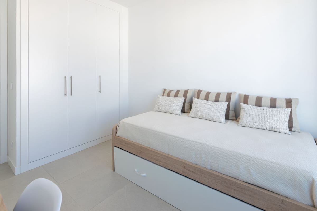 4 chambre Villa/Maison à vendre à New Golden Mile avec piscine garage - 950 000 € (Ref: 9759469)