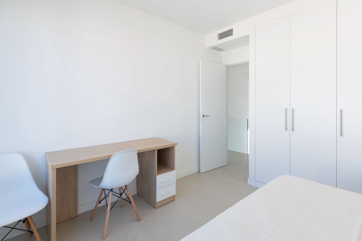 4 chambre Villa/Maison à vendre à New Golden Mile avec piscine garage - 950 000 € (Ref: 9759469)