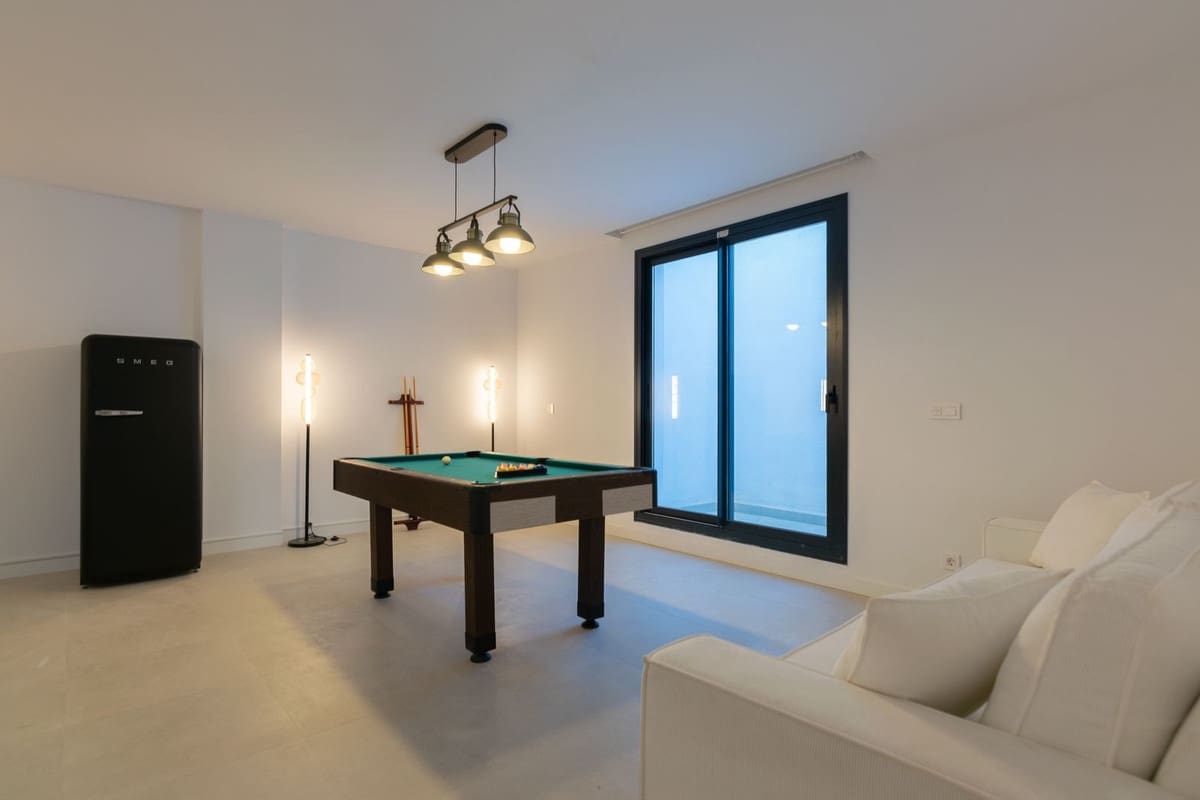4 chambre Villa/Maison à vendre à New Golden Mile avec piscine garage - 950 000 € (Ref: 9759469)