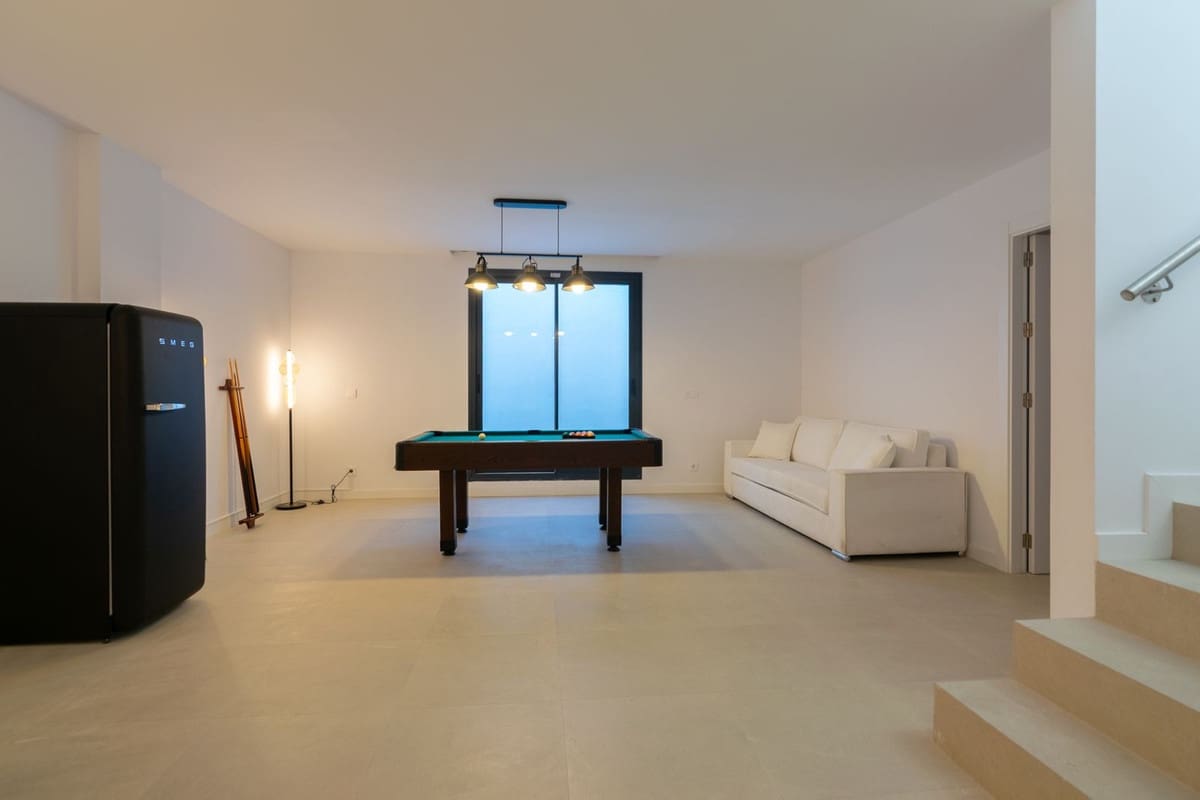 4 chambre Villa/Maison à vendre à New Golden Mile avec piscine garage - 950 000 € (Ref: 9759469)